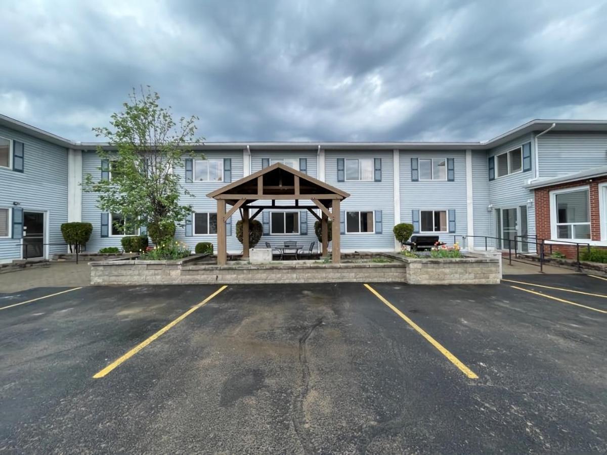 Hotel Super 8 By Wyndham Pembroke Exteriér fotografie