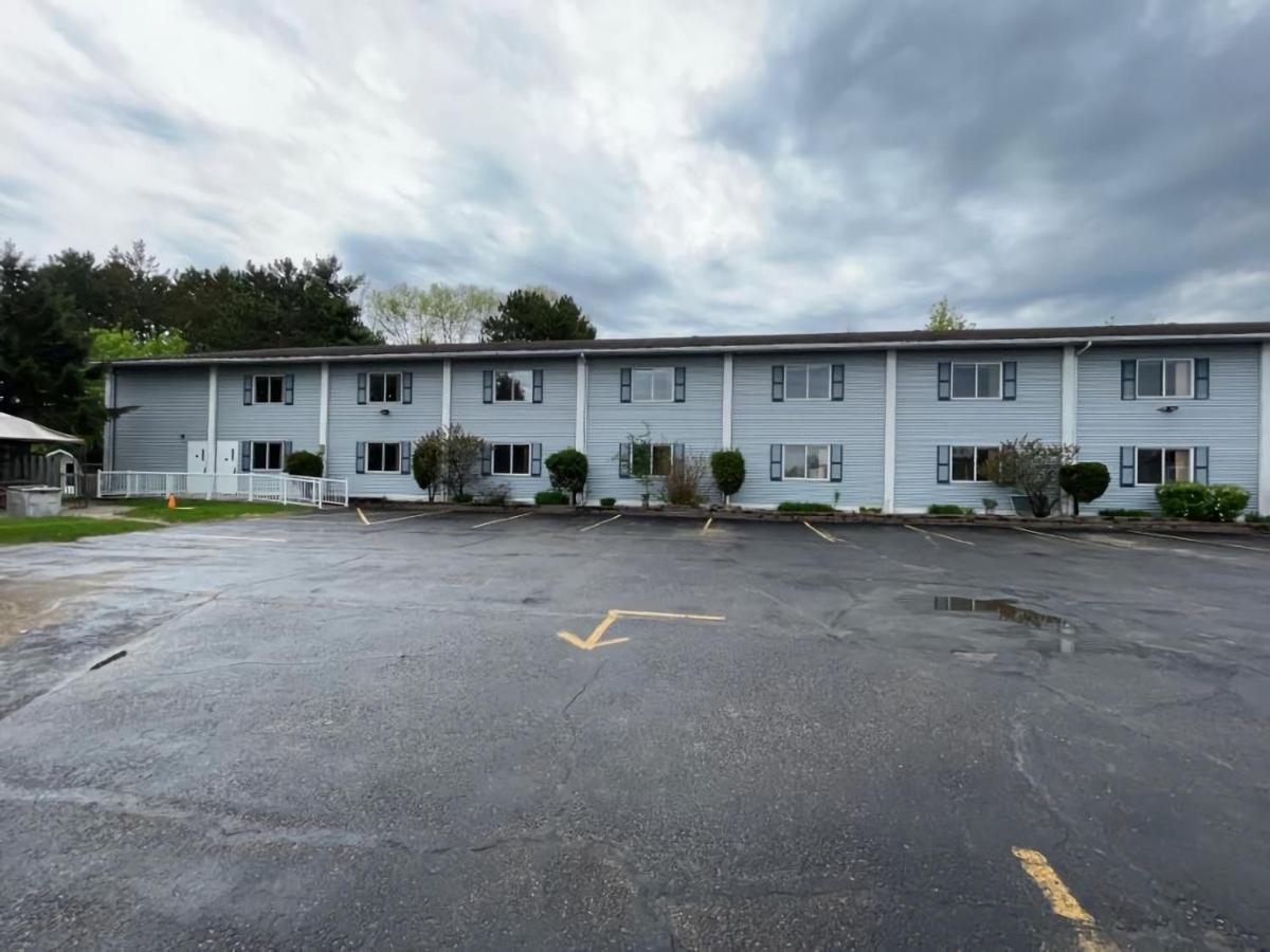 Hotel Super 8 By Wyndham Pembroke Exteriér fotografie