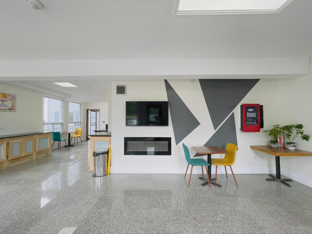 Hotel Super 8 By Wyndham Pembroke Exteriér fotografie