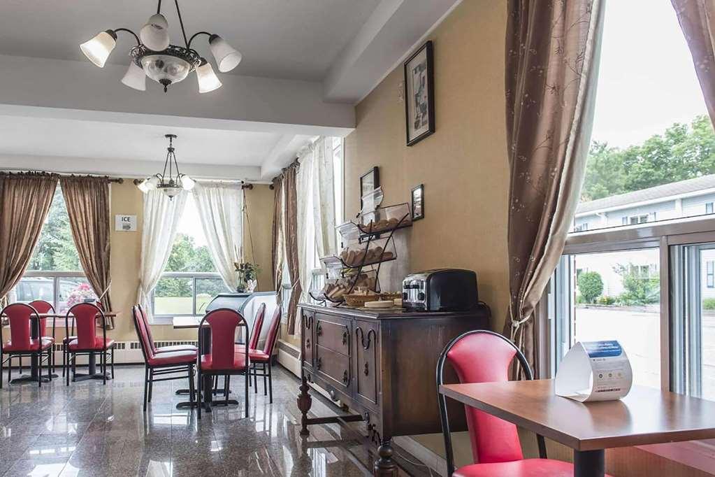 Hotel Super 8 By Wyndham Pembroke Zařízení fotografie