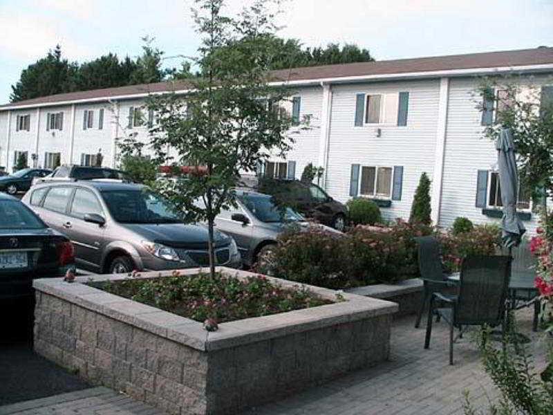Hotel Super 8 By Wyndham Pembroke Exteriér fotografie