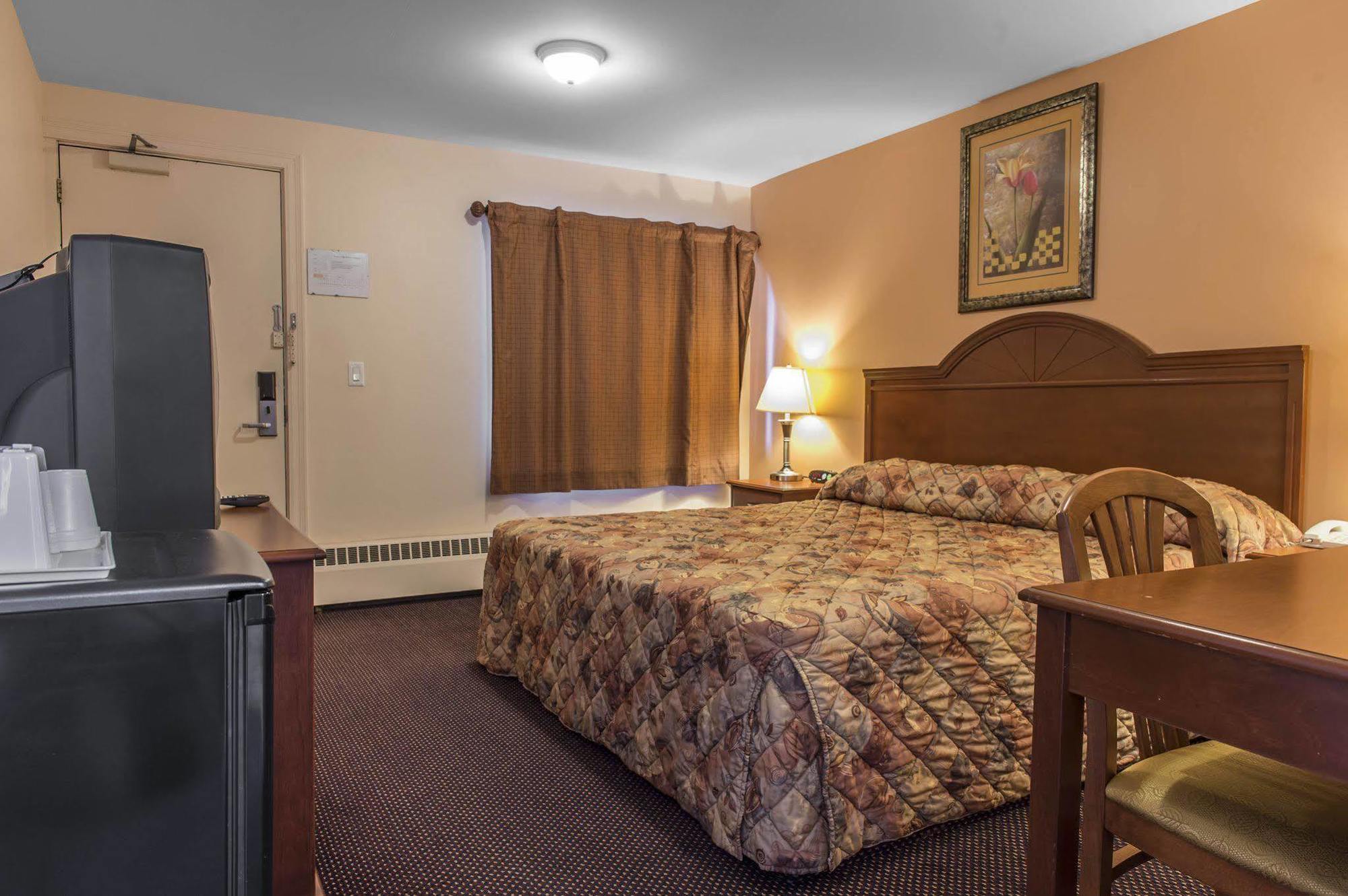 Hotel Super 8 By Wyndham Pembroke Exteriér fotografie